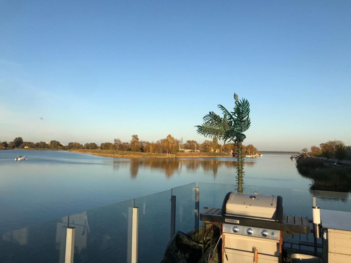 Houseboat On The Water Hotel เลียปาญา ภายนอก รูปภาพ