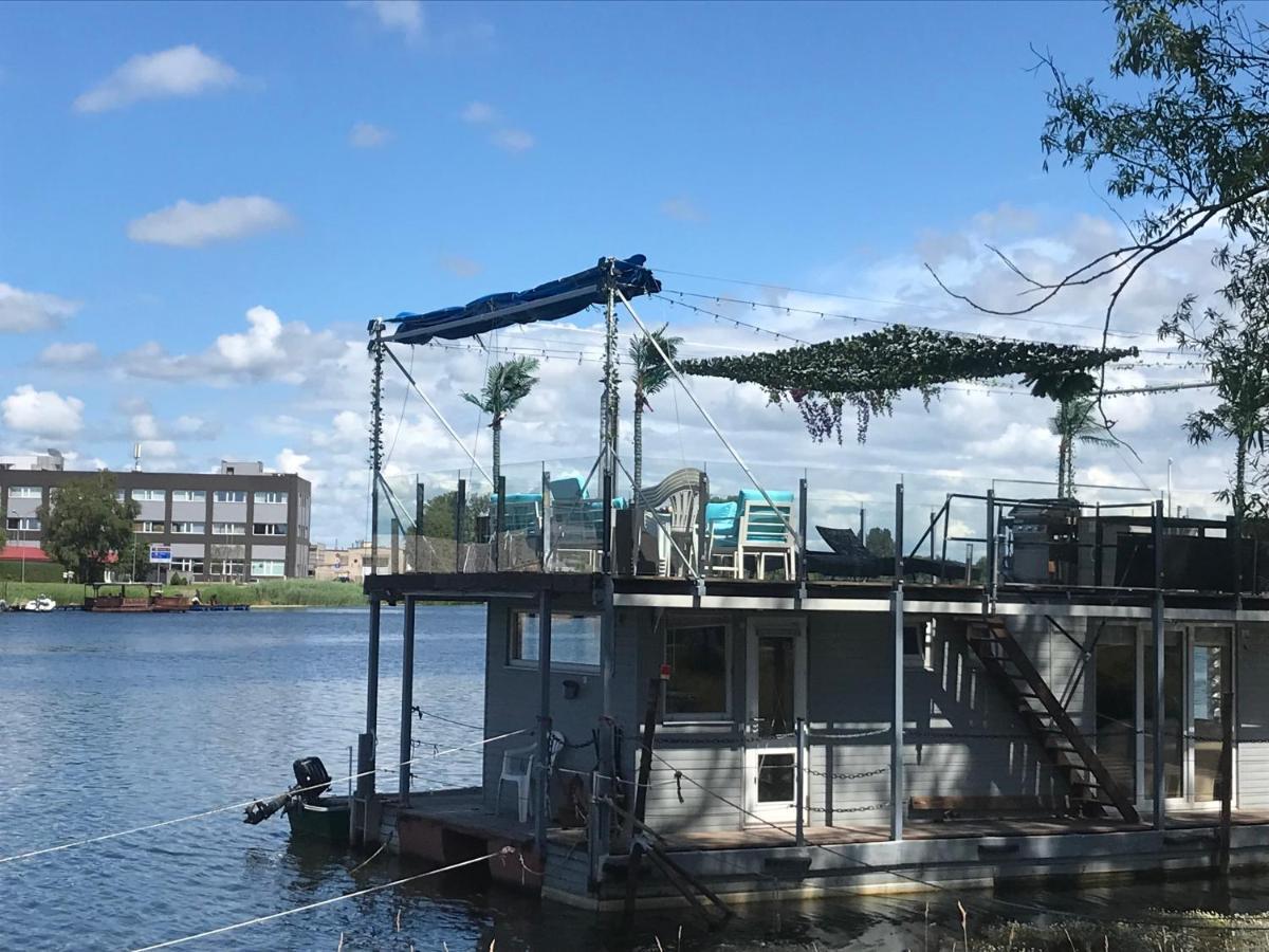 Houseboat On The Water Hotel เลียปาญา ภายนอก รูปภาพ
