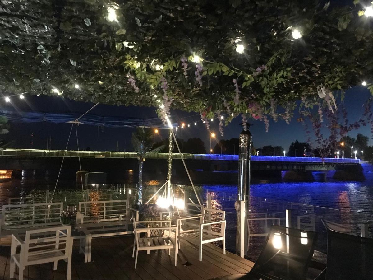 Houseboat On The Water Hotel เลียปาญา ภายนอก รูปภาพ