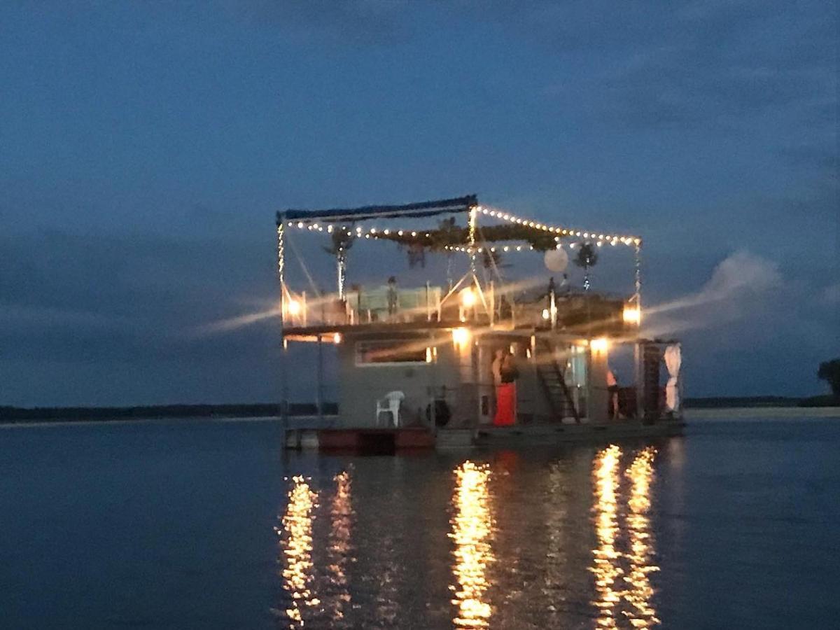 Houseboat On The Water Hotel เลียปาญา ภายนอก รูปภาพ