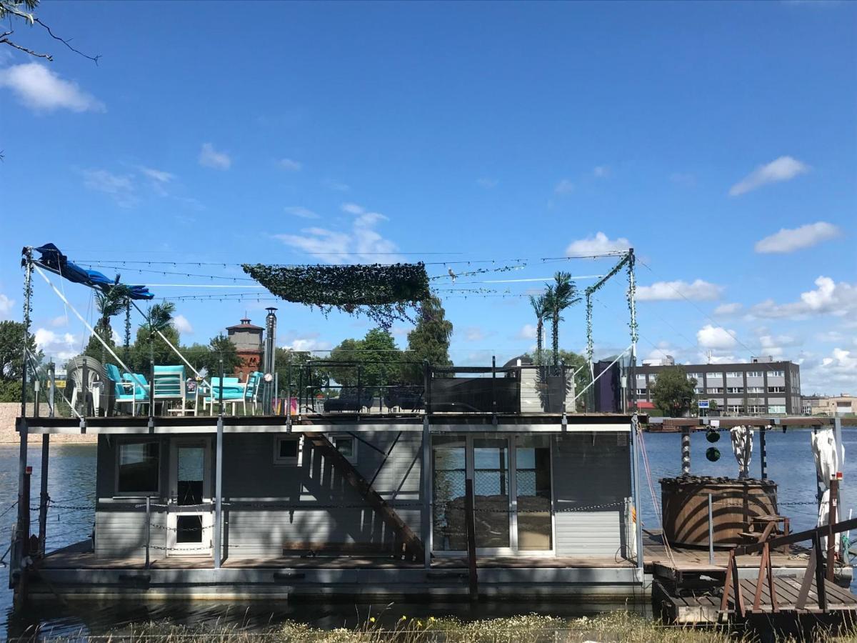 Houseboat On The Water Hotel เลียปาญา ภายนอก รูปภาพ