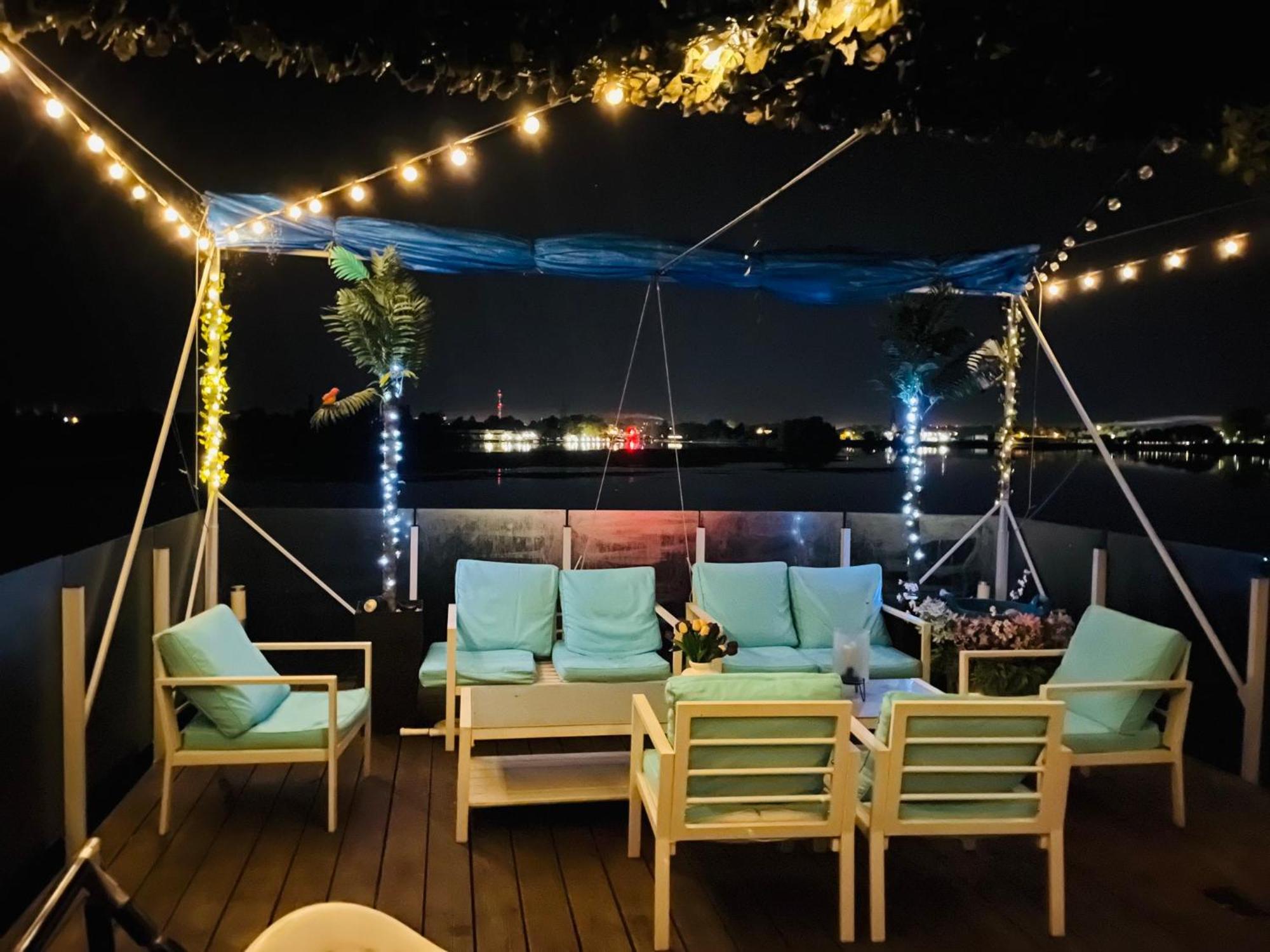 Houseboat On The Water Hotel เลียปาญา ภายนอก รูปภาพ
