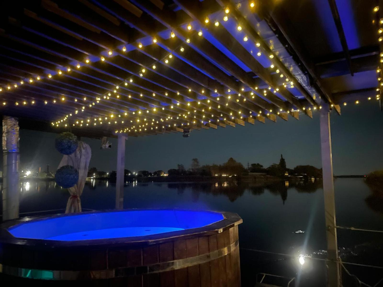 Houseboat On The Water Hotel เลียปาญา ภายนอก รูปภาพ