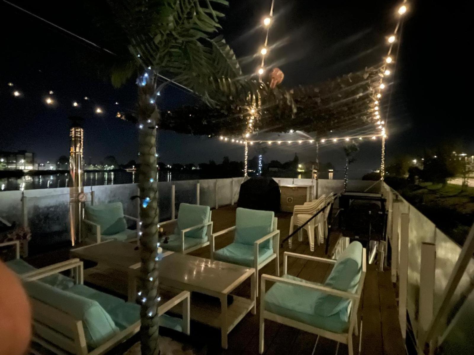 Houseboat On The Water Hotel เลียปาญา ภายนอก รูปภาพ