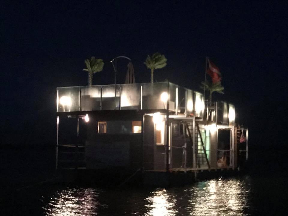 Houseboat On The Water Hotel เลียปาญา ภายนอก รูปภาพ